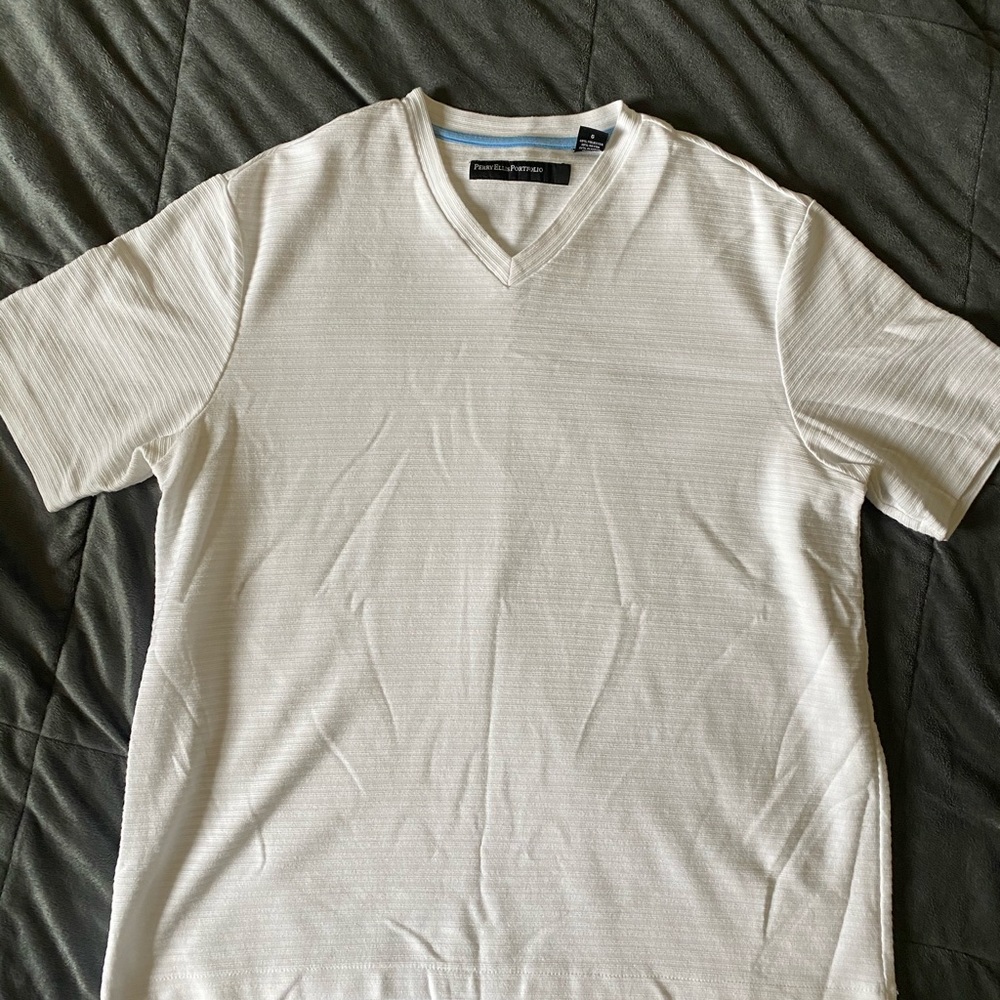Perry Ellis V Neck